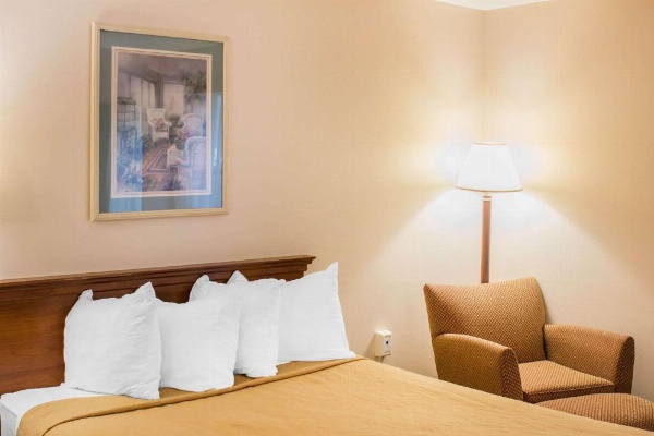 Econo Lodge Raleigh near Walnut Creek Amphitheatre image 18